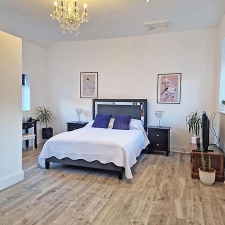 The Kings Apartment Denbigh Luaran gambar