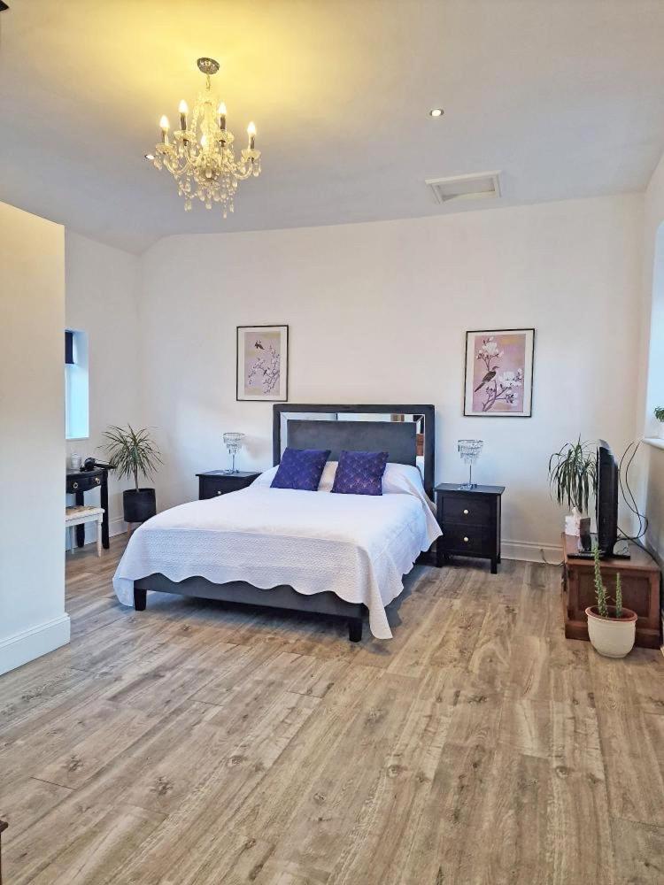 The Kings Apartment Denbigh Luaran gambar